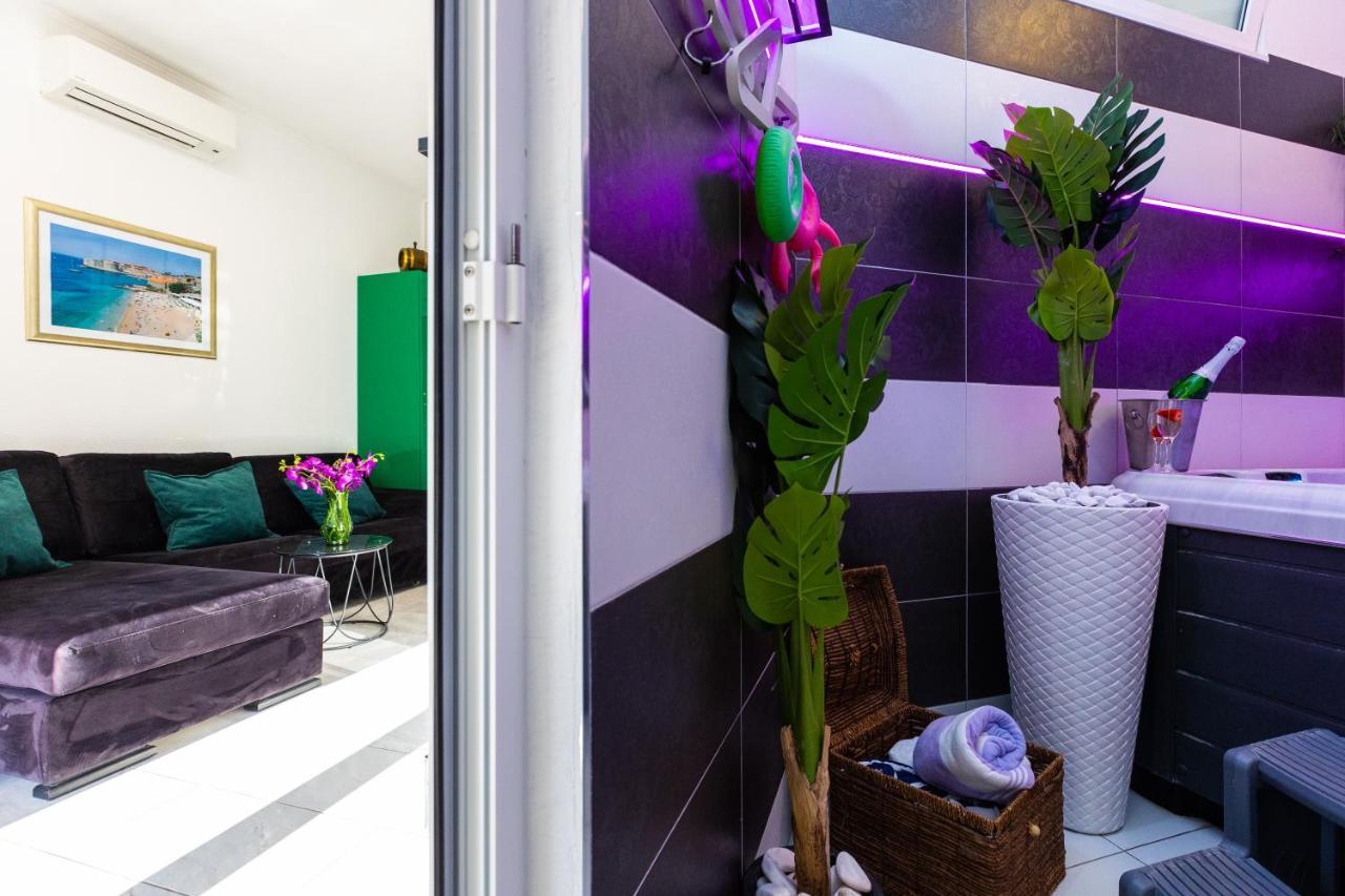 Apartment By The Way Hot Tub And Free Parking دوبروفينك المظهر الخارجي الصورة