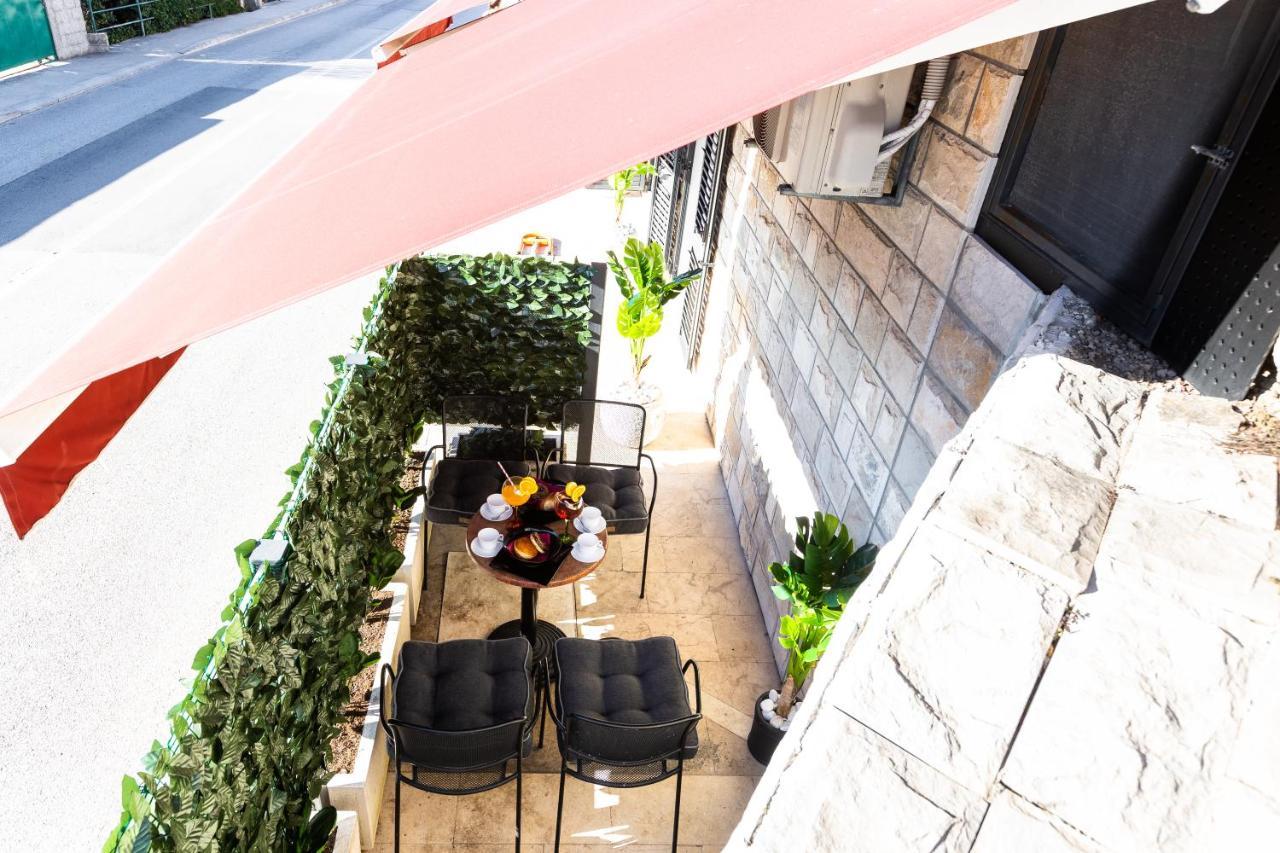 Apartment By The Way Hot Tub And Free Parking دوبروفينك المظهر الخارجي الصورة